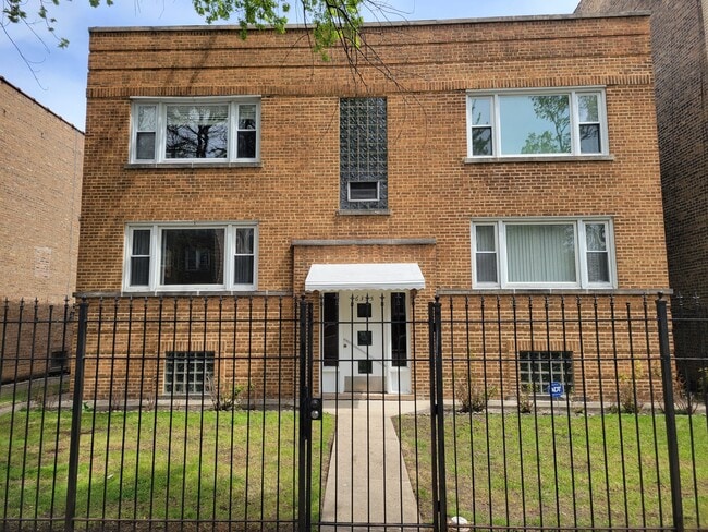 Building Photo - 6335 N Francisco Ave Unit 2S