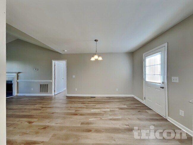 Photo - 112 Glengariff Ln