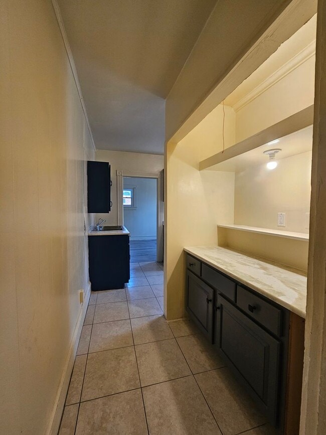Photo - 121 Laurel St Unit 121 LAUREL AVE. #2