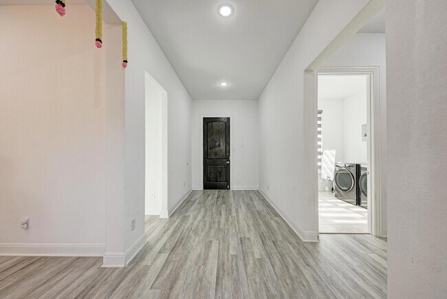 Photo - 101 Caponi Fish Ln