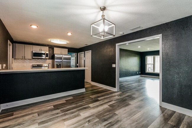 Photo - 754 Ave N SE