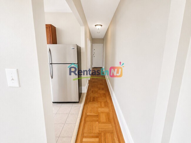 Photo - 196 Roseville Ave Unidad 6