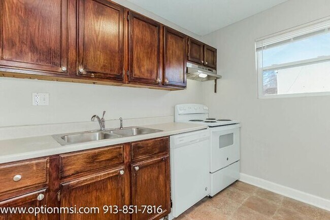 Photo - Well-kept ranch in Turner school district!