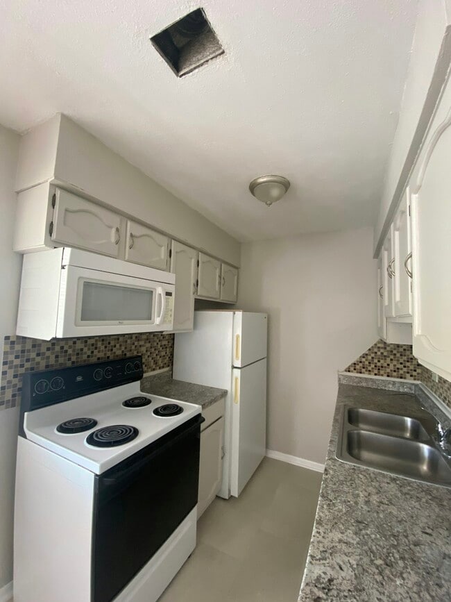 Photo - 1690 Hofheinz St Unidad B2