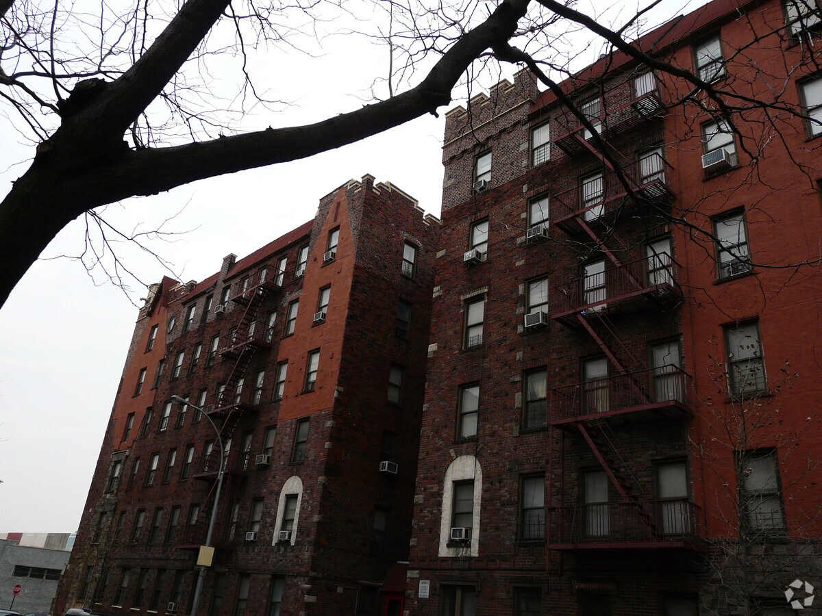 Photo - 691 Gerard Ave