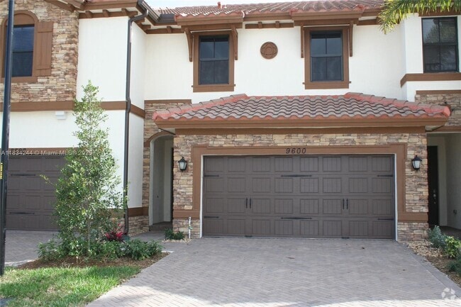 Building Photo - 9600 Town Parc Cir N Rental