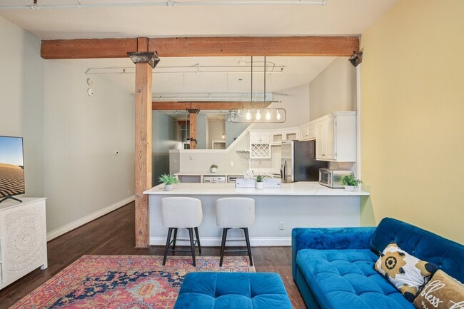 Photo - 308 W 8th St Unidad 509