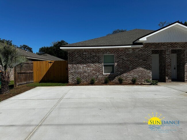 Building Photo - Lovely New Construction Unit in Fort Walto...