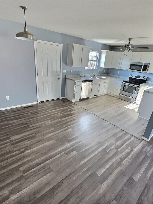 Photo - 6511 Harmon Rd N