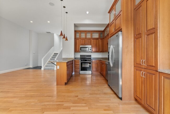 Building Photo - 403 Marlborough St Unit 13C Rental