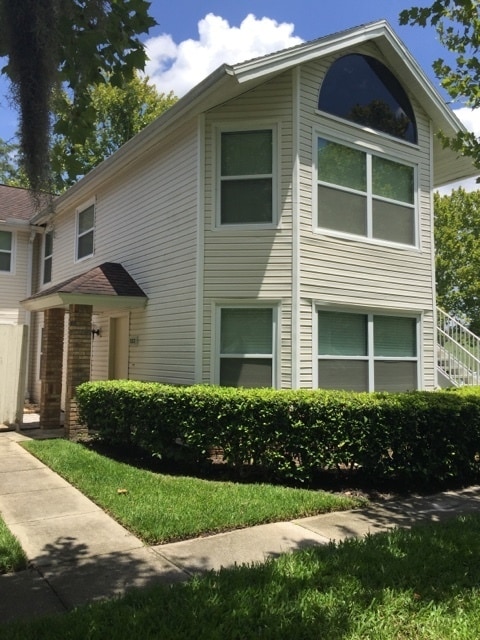 Building Photo - Great 3 Bedroom, 2 Bathroom condo in the V...