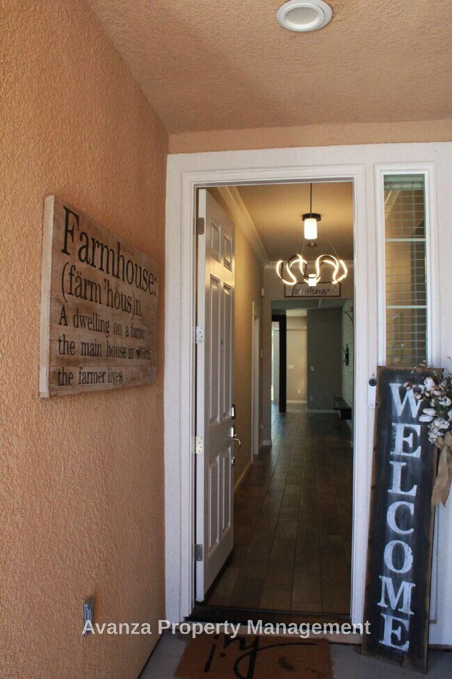 Photo - Home for Rent
4 Bed/2.5 Bath - 2,400 Sq Ft.
Rent: $3,495/month
Security Deposit: $3,595
Clovis Ea...