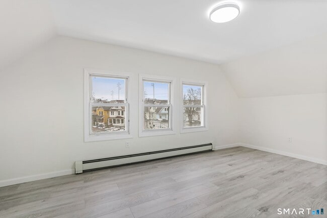 Photo - 661 Iranistan Ave