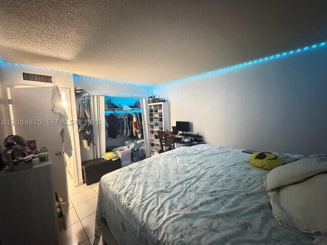 Photo - 606 W 81st St Unit 202