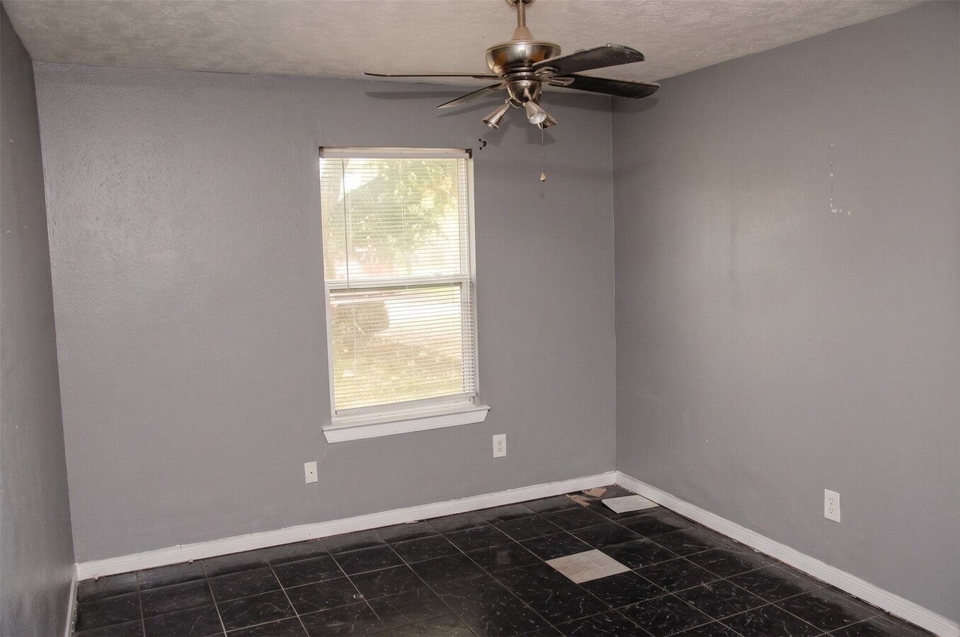 Photo - 306 Willowick St