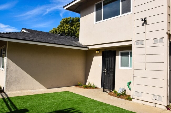 Photo - Olive (815) North Unit Olive (815) #B