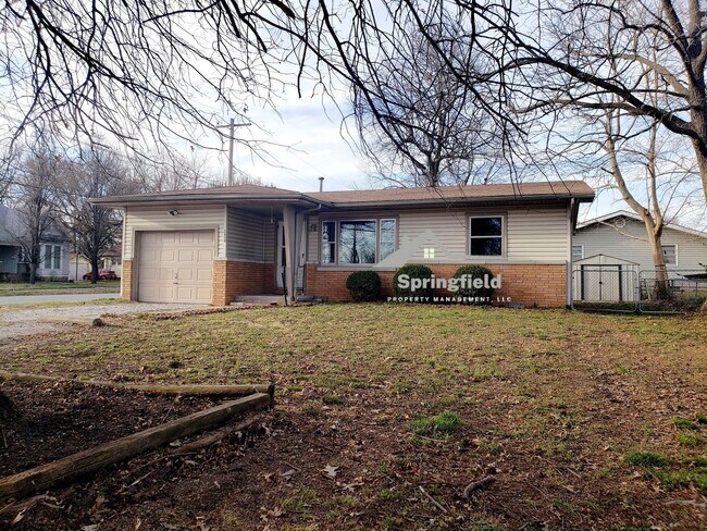 Photo - Cute Bunglo Style, 2 Bed Rooms, 1 Bath, 1 Car Garage w/ Opener