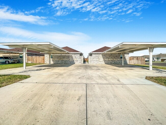 Photo - 904 W Mahala Ave