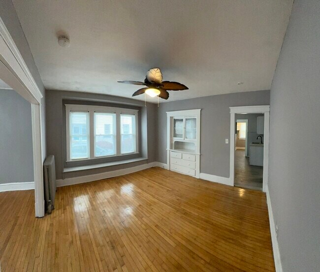 Photo - 42-44-44 Narragansett St