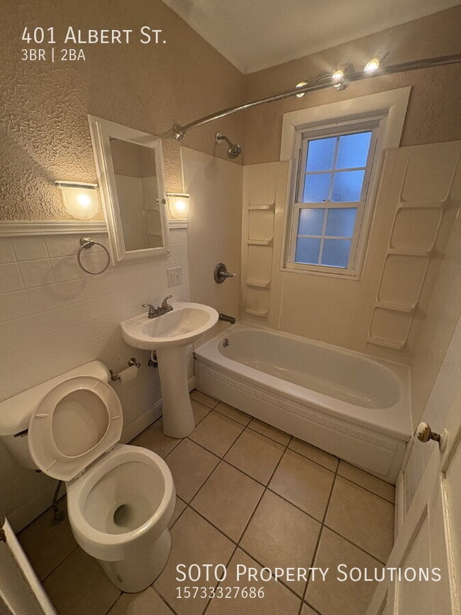 Photo - 401 Albert St