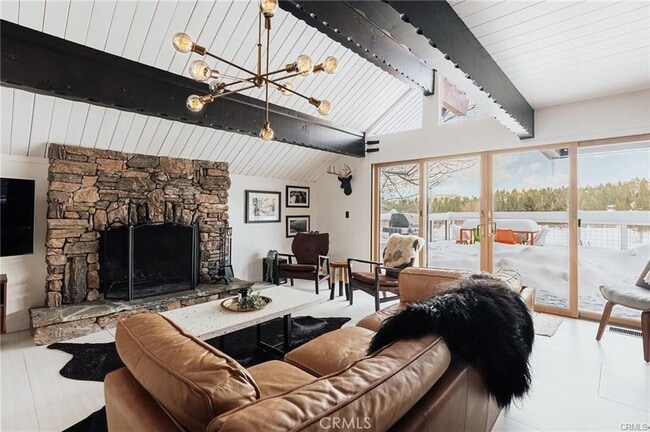 1021 Club View Dr