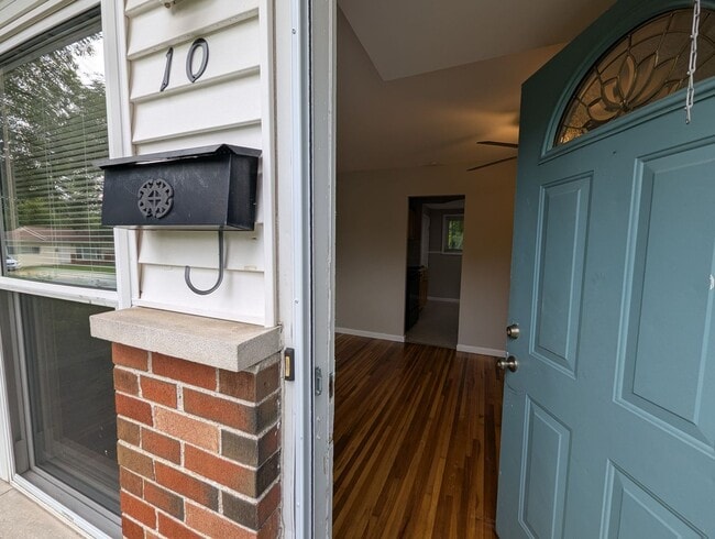 Photo - Casa Capri – Florissant Favorite