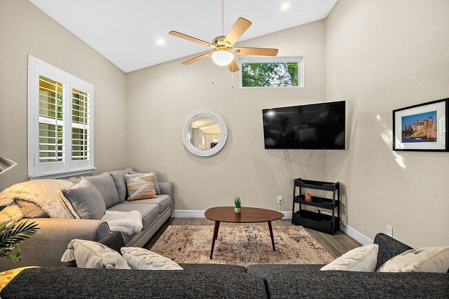 Photo - 104 Cedar St Unit ID1281914P