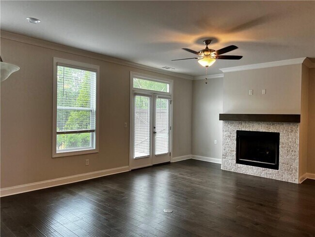 Photo - 529 Clover Ln