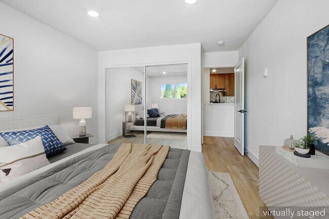 930 N Martel