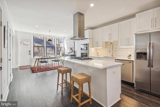 Photo - 416 Longfellow St NW