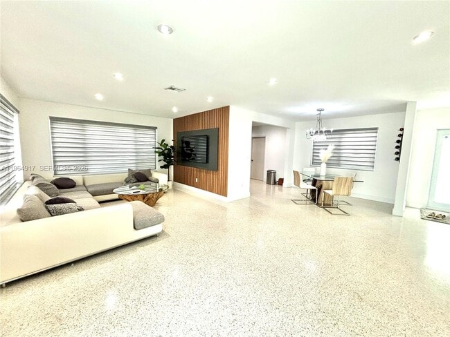 Photo - 30 NE 125th St