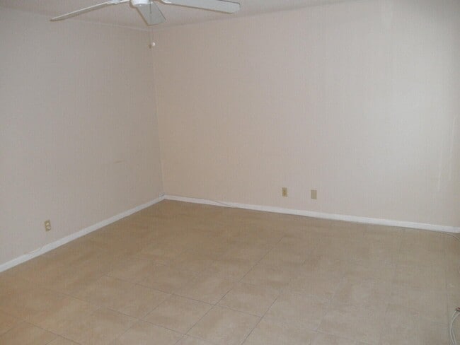 Photo - 640 NE 6th Ct Unit L