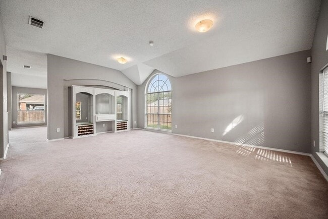 Photo - 7700 Glenoaks Dr