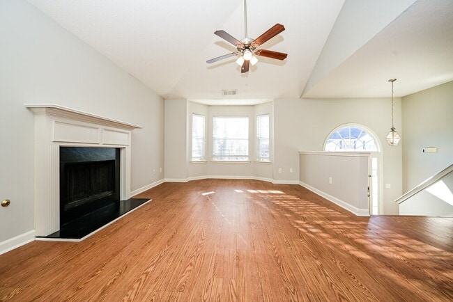 Photo - 965 Durham Way