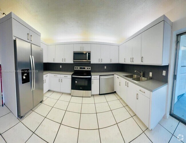 Building Photo - 2051 NE 25th Ave Unit 1 Rental