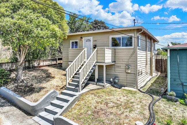 Building Photo - Great 2 Bed 1 Bath House in Vallejo -- AVA...