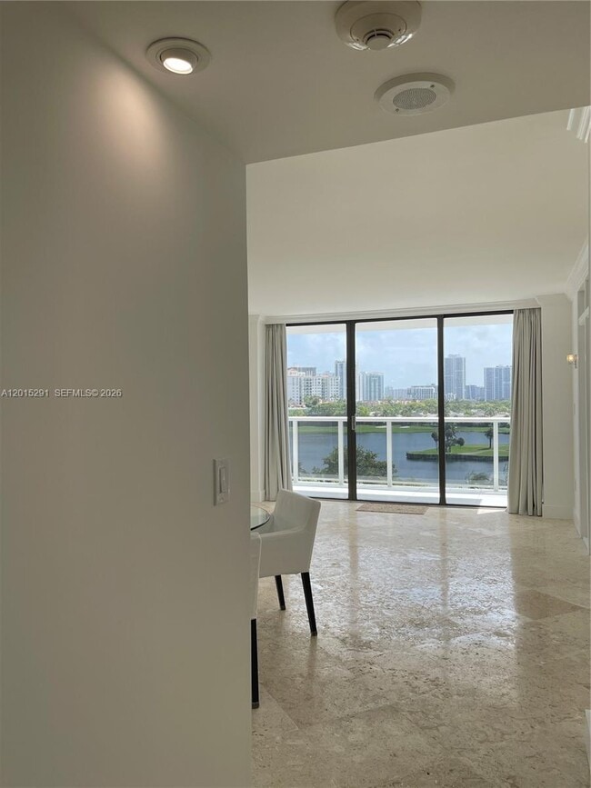 Photo - 3625 N Country Club Dr Unidad 907