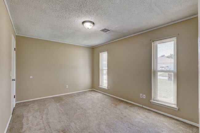 Photo - 5 bed 2 bath home in Moore,OK