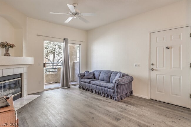 Photo - 5415 W Harmon Ave Unidad 1038