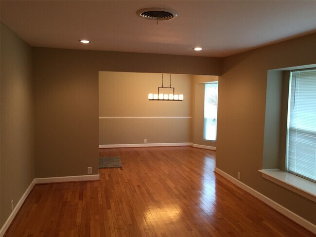 Photo - 10127 Hanka Dr