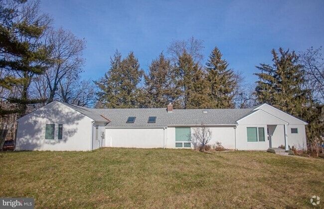Building Photo - 92 Overbrook Dr Rental