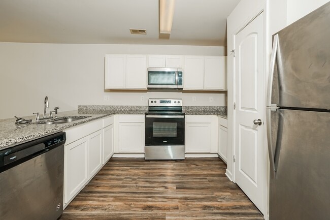 Photo - 401 Hawthorn Trail