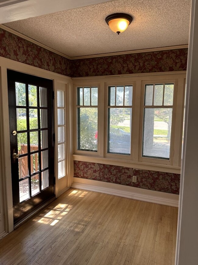 Photo - 11 15th St N