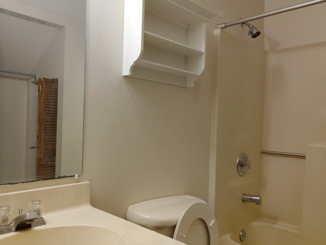 Photo - 510 Fairwood Lakes Dr Unidad 19E