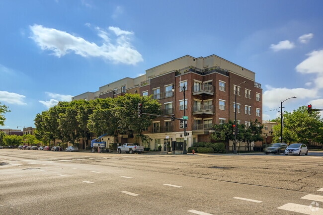 Building Photo - 1155 W Roosevelt Rd Rental