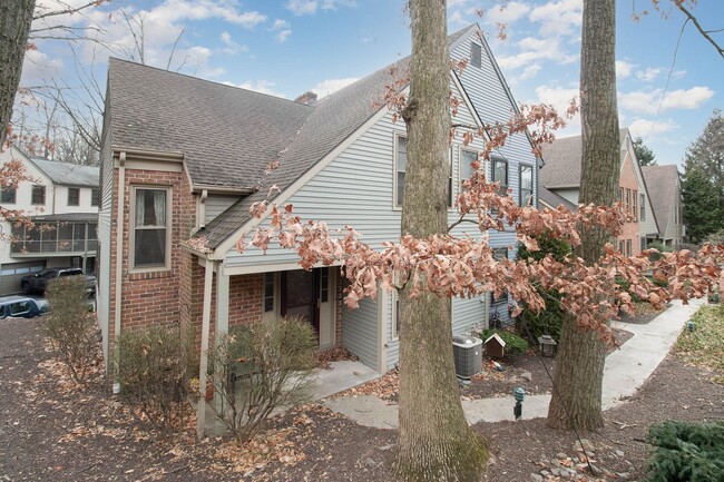 Newly Renovated Derry Township Townhome in... - Newly Renovated Derry Township Townhome in...