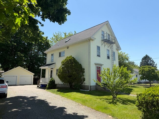 Building Photo - 116 Tremont St Unit #2