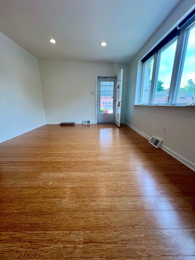 Photo - Gorgeous 3-Bedroom Townhome with One-Car Garage in Roxborough! Available NOW!