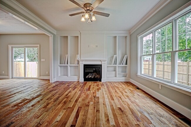 Photo - 167 N Main St