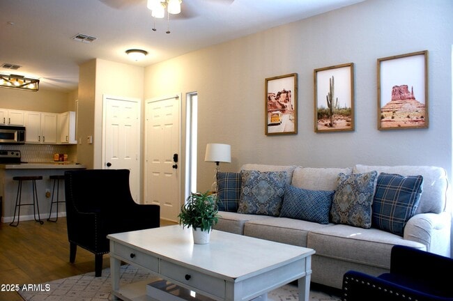 Building Photo - 525 N Miller Rd